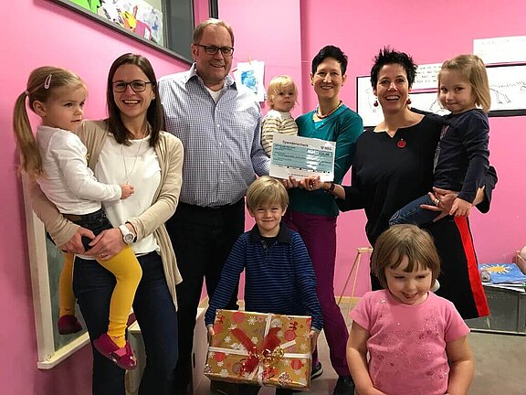 Weihnachtsgeschenk_für_die_Evangelische_Kindertagesstätte_Arche_Noah_in_Kasendorf.jpg 